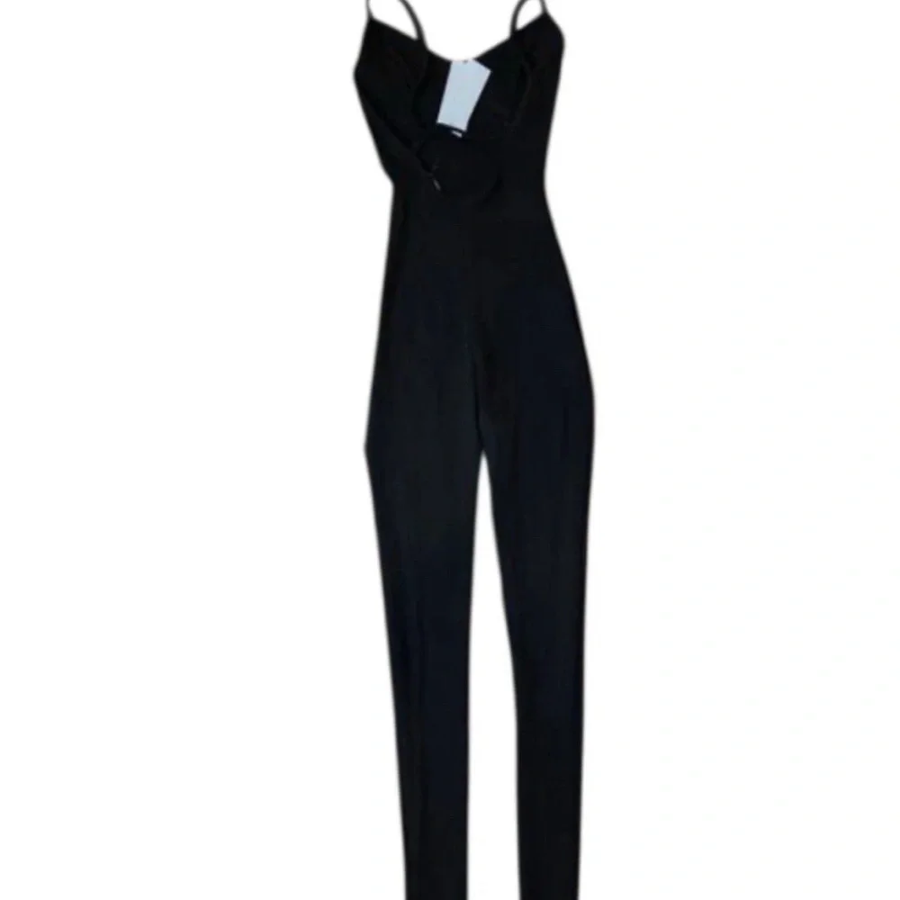 Naked Wardrobe Ribbed Crossback Stirrup Jumpsuit Size Medium in Black NWT - Picture 3 of 3